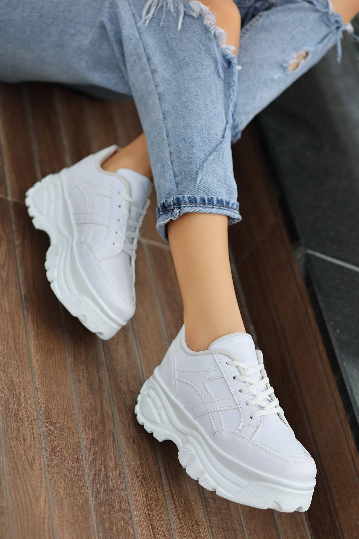 Pilla Mat Deri Bağcıklı Kadın Spor Ayakkabı Beyaz