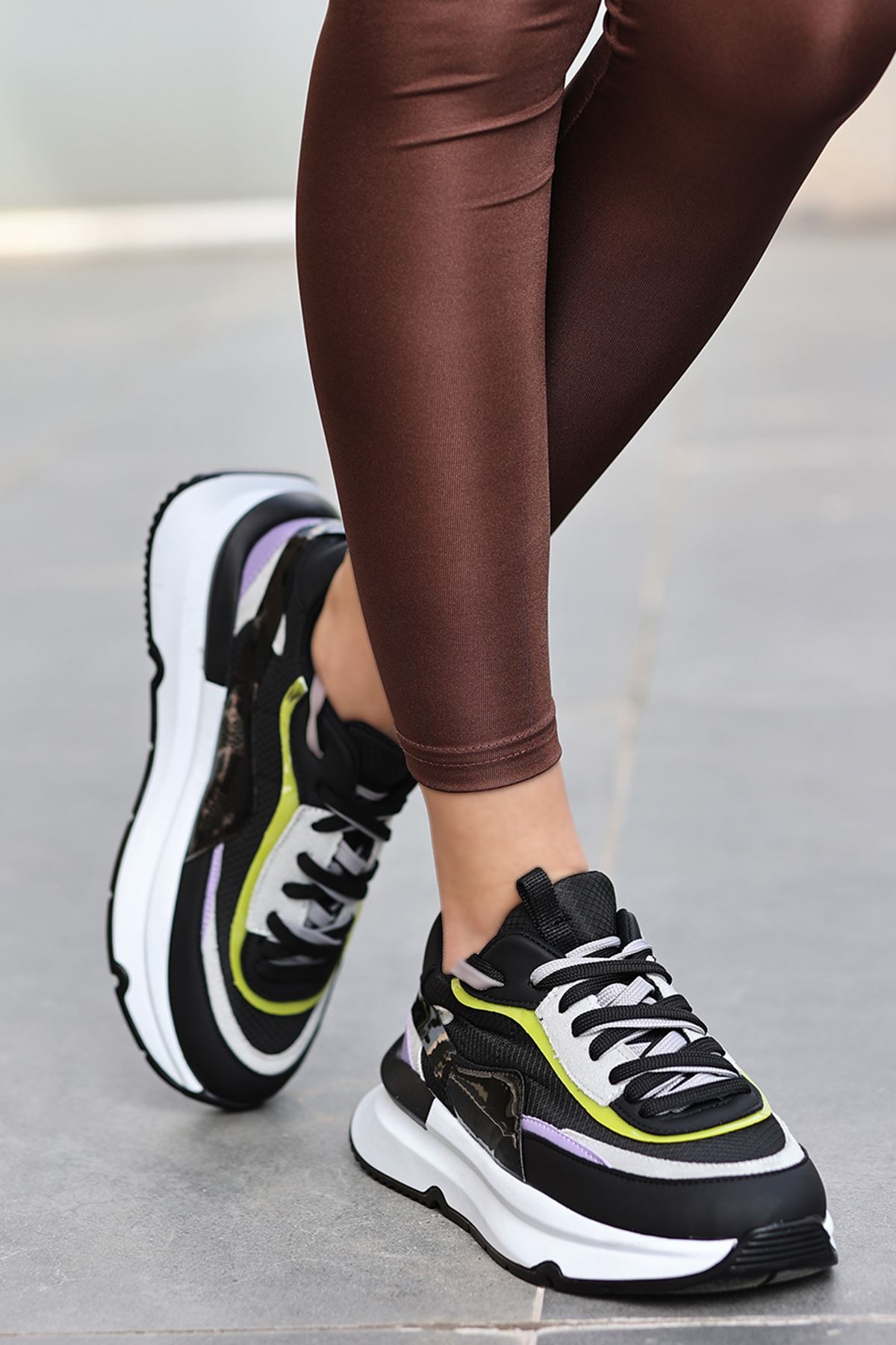 Zegba Mat Deri Fileli Bağcıklı Kadın Spor Ayakkabı Siyah