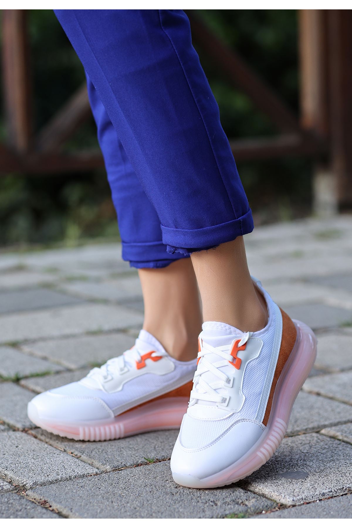 Doga Turuncu Parçalı Hava Taban Detaylı Kadın Spor Ayakkabı Beyaz