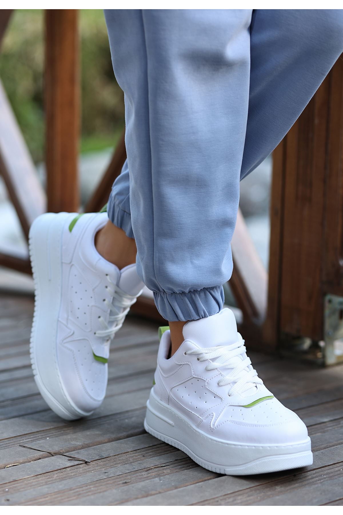 Atron Yeşil Parçalı Bağcık Detaylı Beyaz Kadın Spor Ayakkabı