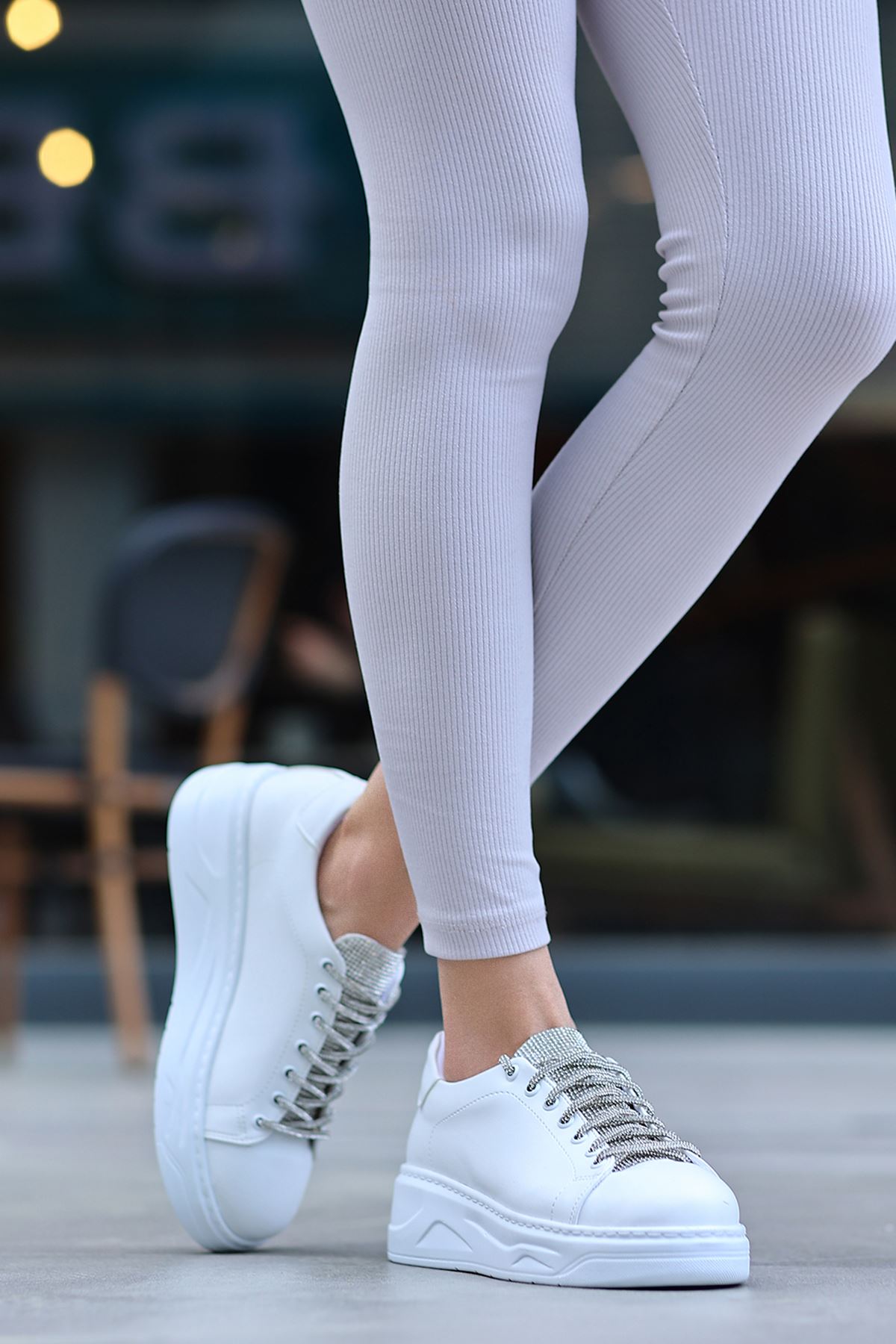 Koledo Taş Detaylı Mat Deri Kadın Spor Ayakkabı Beyaz