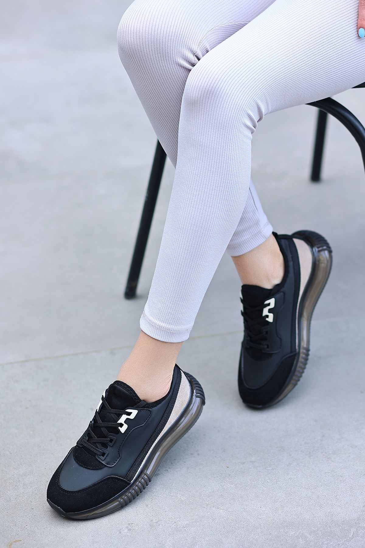Doga Vizon Parçalı Hava Taban Detaylı Kadın Spor Ayakkabı Siyah