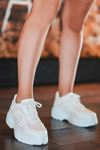Agnes Mat Deri Pembe Pul Detay Kalın Taban Spor Ayakkabı Beyaz 