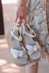 Perion Yüksek Taban Bağlama Detaylı Bej Kadın Sandalet 